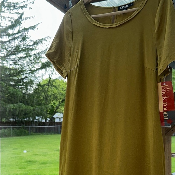 DKNY Donna Karen NY Gold 94% Silk Sheath Midi Dress Short Sleeve Women’s Small - Picture 3 of 16